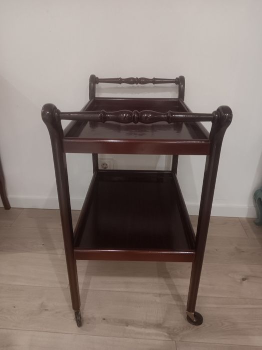 Carrinho de madeira com rodas