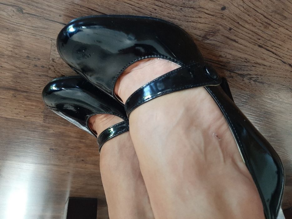 Czarne lakierowane szpilki r 38