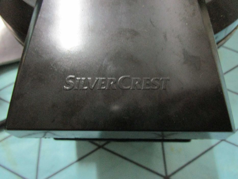 Máquina de fazer waffles, praticamente nova.