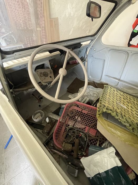 Citroen 2cv em fase de restauro
