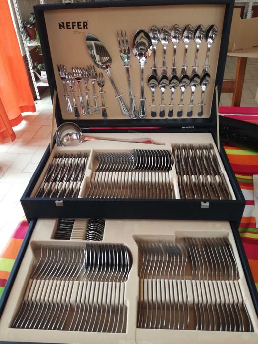 Kuito faqueiro Inox 18/10 - 130 peças
NOVO