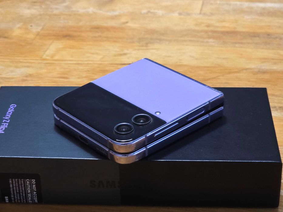 Дефект! Європа. Samsung Galaxy Z Flip 4 8/128GB Bora Purple, 2sim.