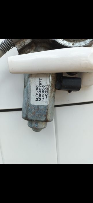 Vendo elevador Vidro Lancia Y 1996