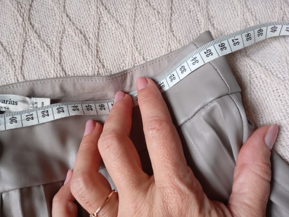 STRADIVARIUS S skórzana spódnica długa midi w kolorze taupe ekoskóra