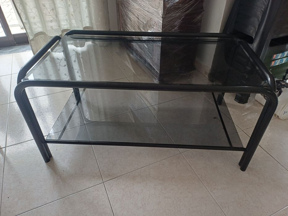 Mesa com tampo de vidro