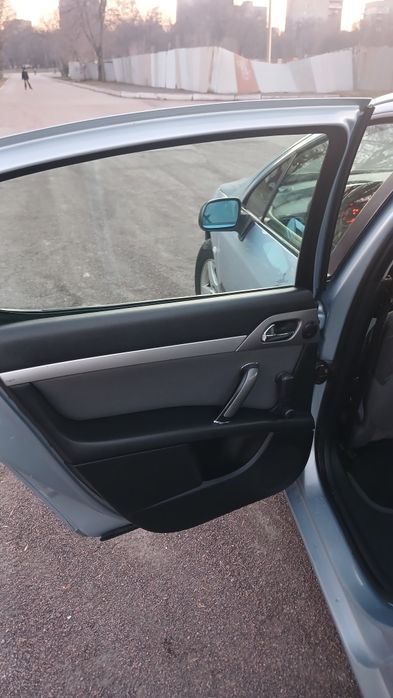 Продам  пежо 407