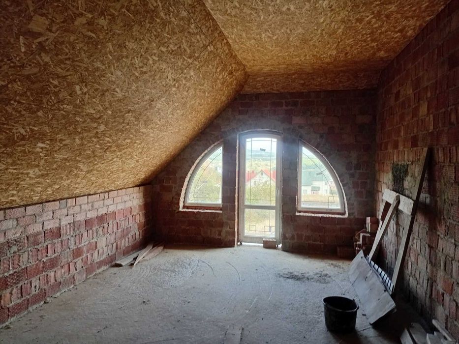 Продам новобудову 350 м.кв. на 22 сот. в Горішних Шерівцях