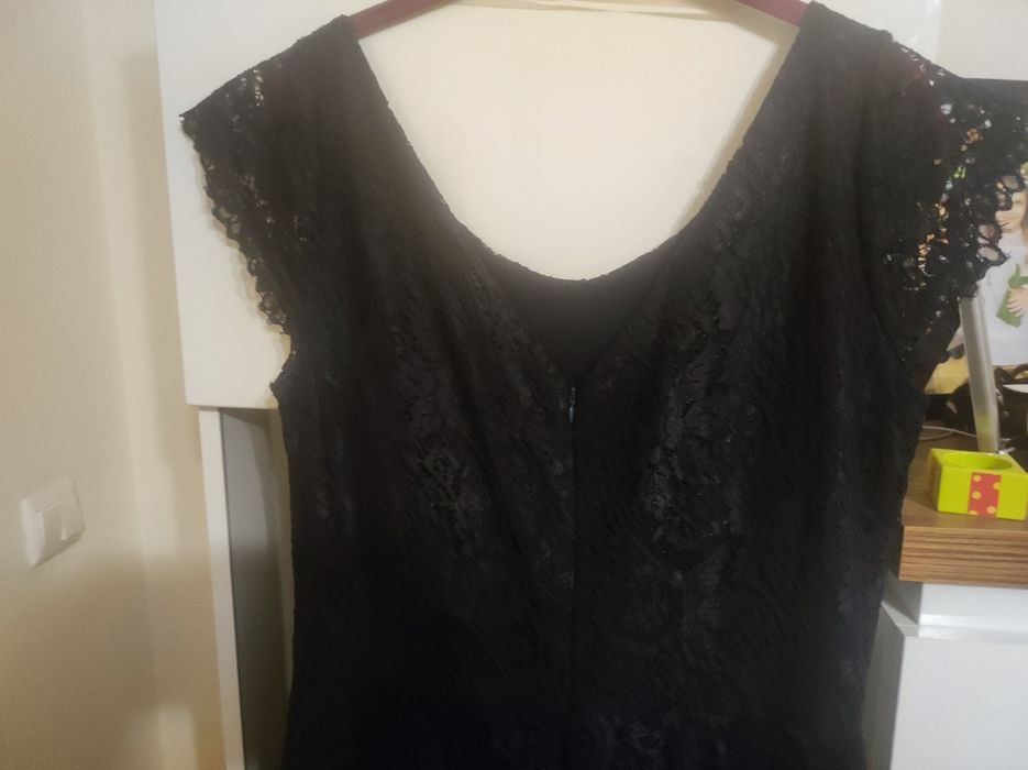 Elegancka sukienka z koronki