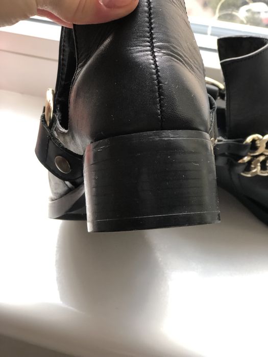 Шкіряні черевики  Zara.