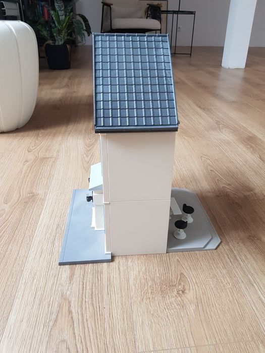 Domek Playmobil z mebelkami i lalkami