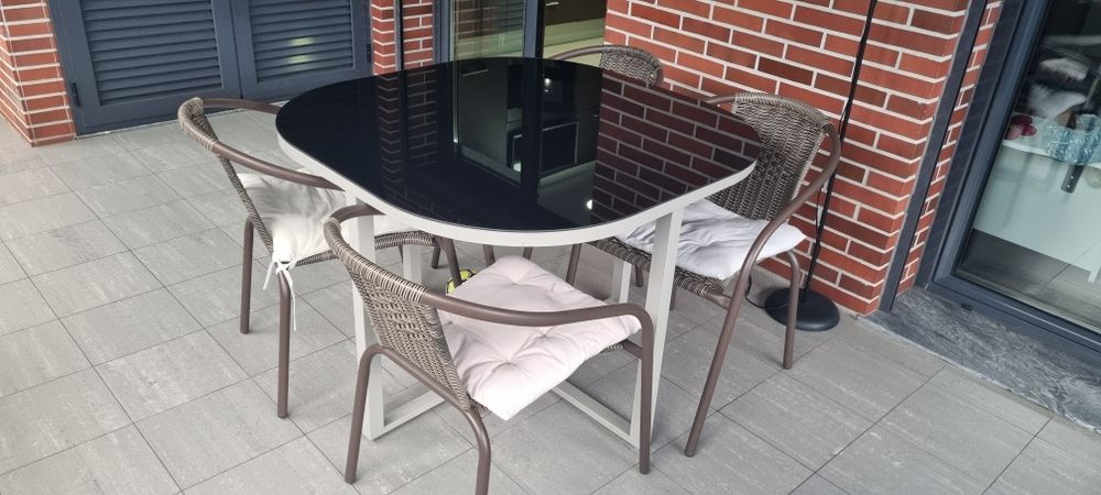 Mesa com tampo de vidro