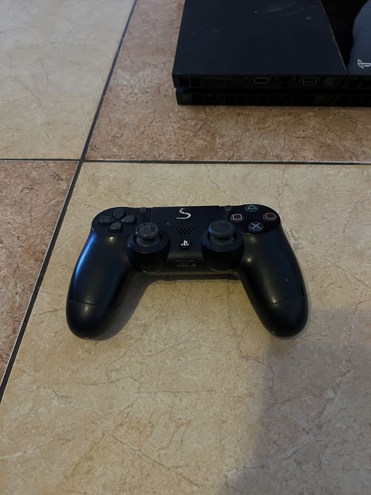 Playstation 4 500Gb, 100% funcional , apenas um comando que não esta nas melhores condições .