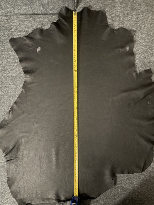 Кожа в кусках черная и серо-голубая