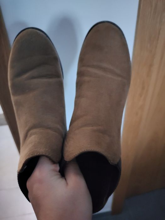 Botas castanhas com elástico