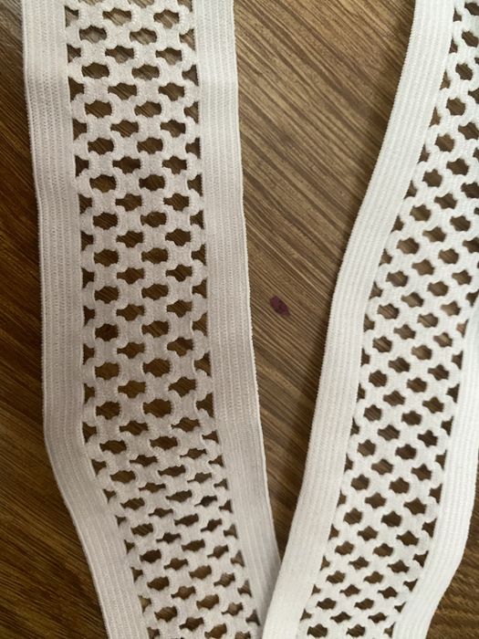Резинка ажурная, ширина 4 см длина 3,15 м