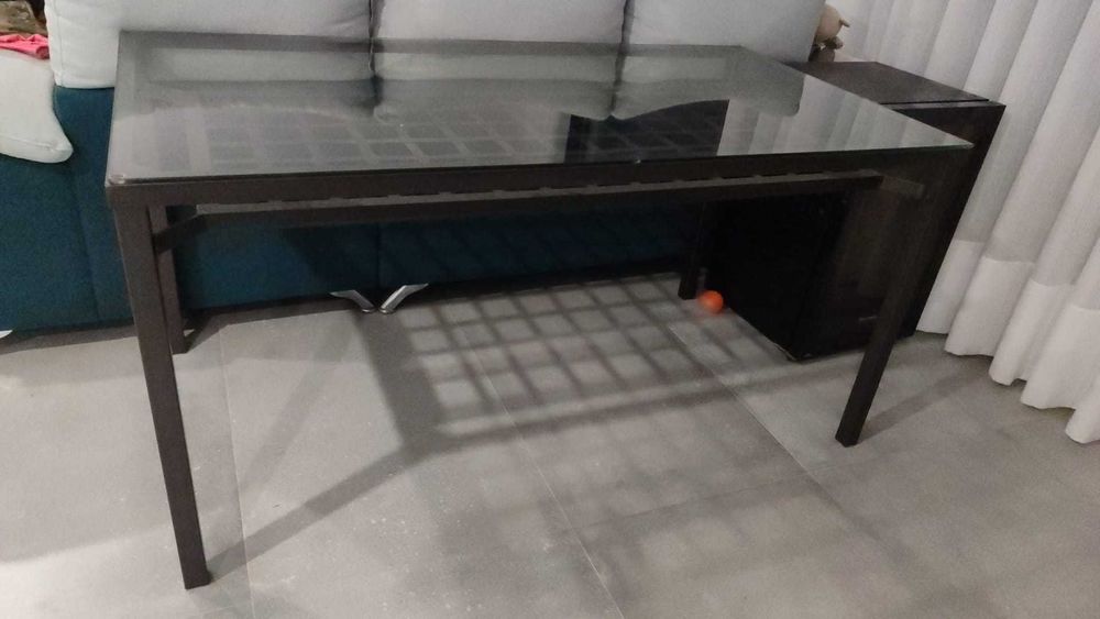 Mesa de Jantar com tampo de vidro