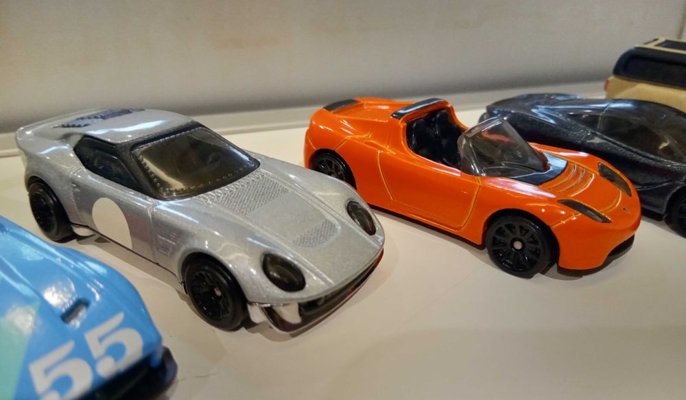 Hot Wheels e outros - 12 carros, escala 1/64