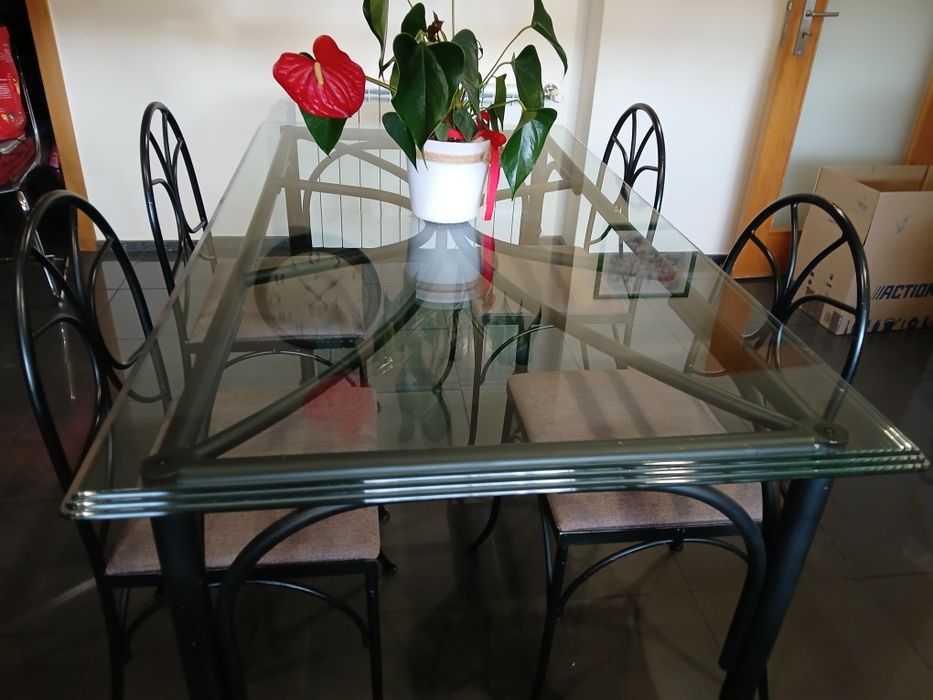 Vendo mesa em vidro
