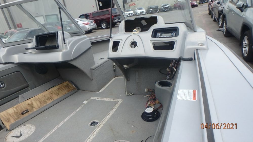 Моторний човен Tracker targa