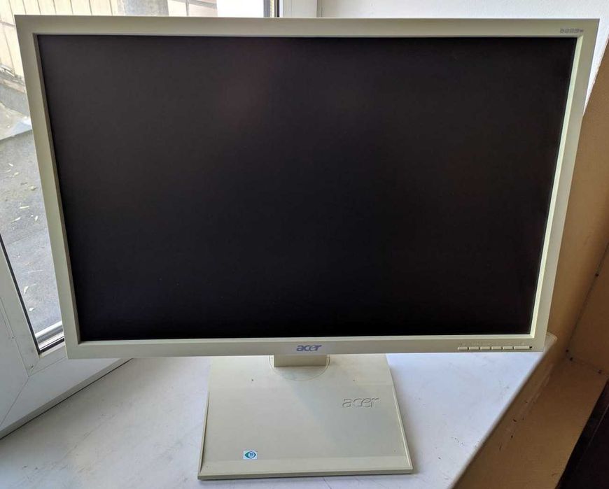 Монітор 22" (1680x1050) TN 1x VGA 1x DVI 1x Audio + кабелі