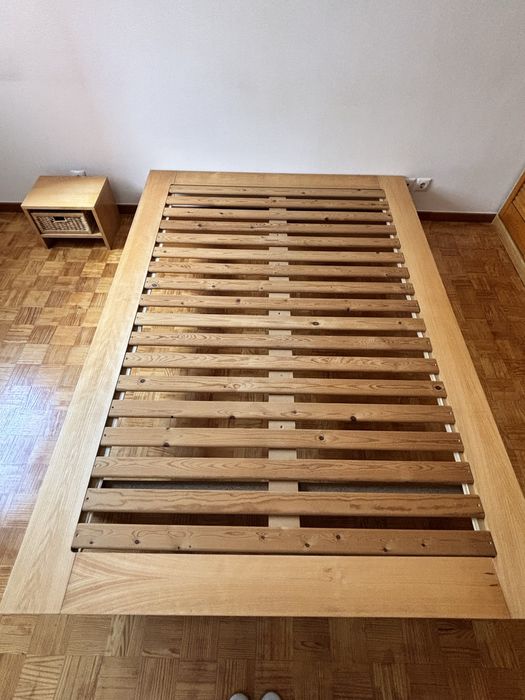 Cama japonesa e 2 mesas cabeceira