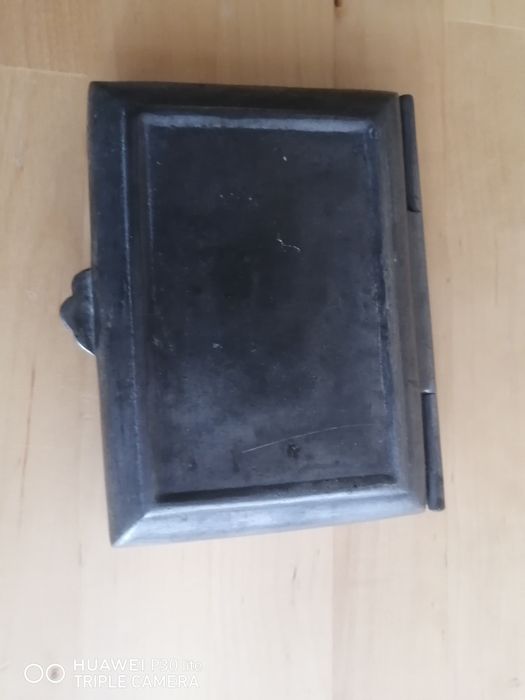 Cigarreira de mesa em estanho