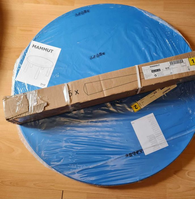 Комплект дитячих меблів IKEA MAMMUT: новий стіл синій 85 см і три жовті табурети