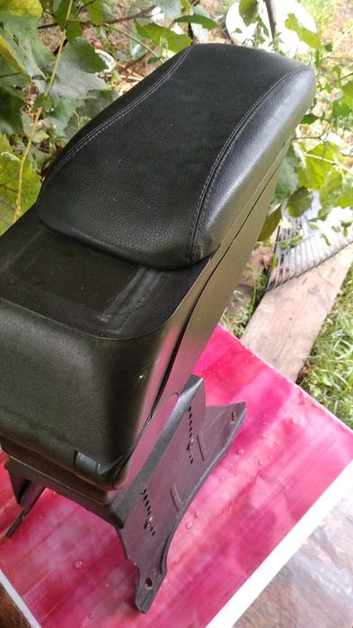 Підлокотник в авто, новий