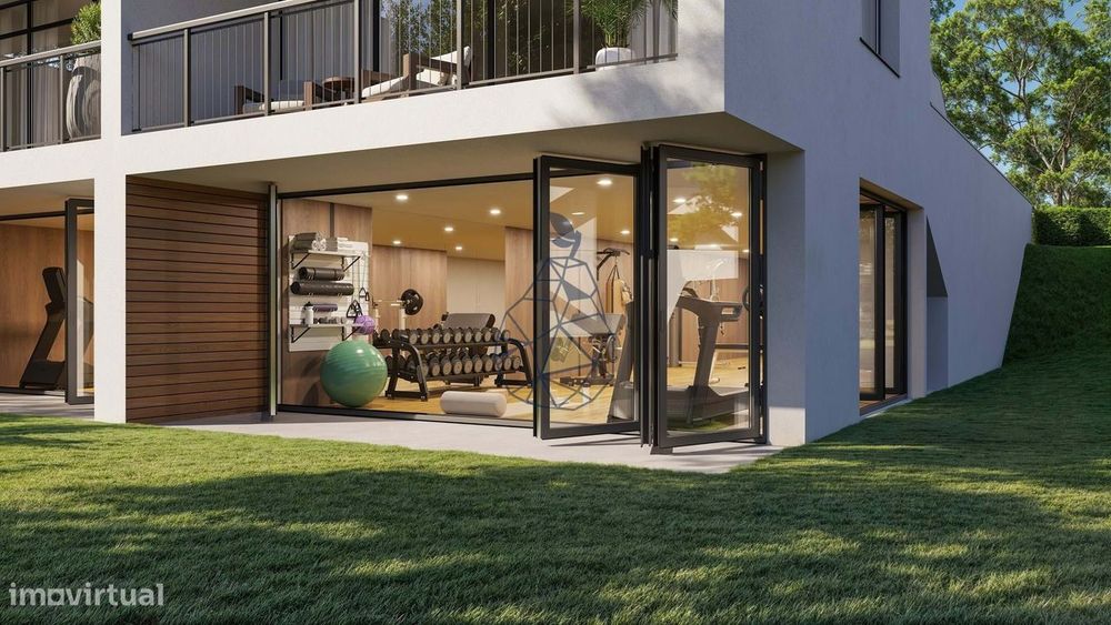 Apartamentos de luxo de dois andares situados em um condomínio fechado