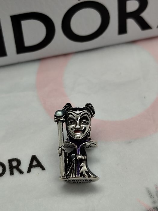 Conta Maléfica da Pandora brilha no escuro