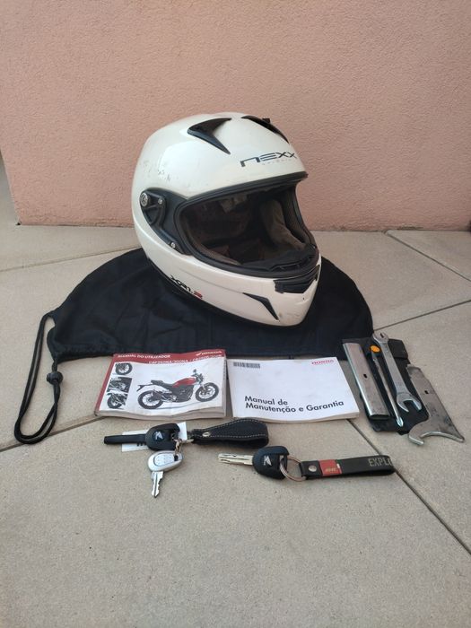 Honda CB 300 R com extras