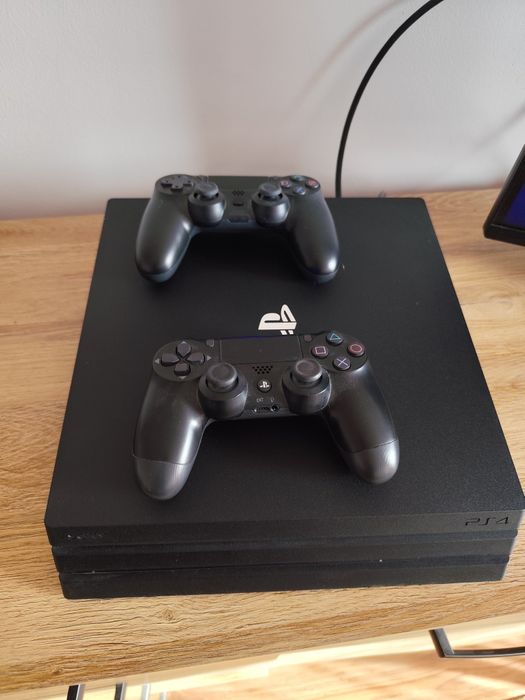 Sprzedam PS 4 pro