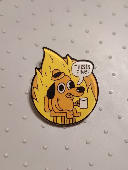 Przypinka this is fine