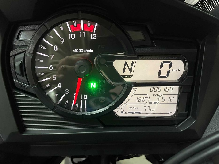 Suzuki V-Strom 650 | 08/2024 | 6.164 km | Garantia oficial até 08/2027
