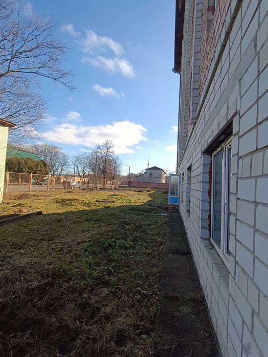 Продаж великої комерційної будівлі + земля приватизована, м. Дрогобич!