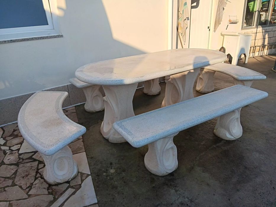 Mesa de jardim como nova
