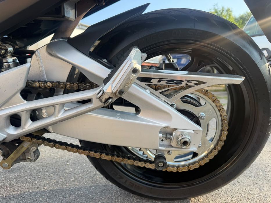 Продам мотоцикл SUZUKI GSR 600 A
