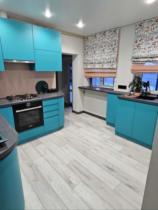 Продається дуже гарний будинок з стильним і ЯКІСНИМ ремонтом.