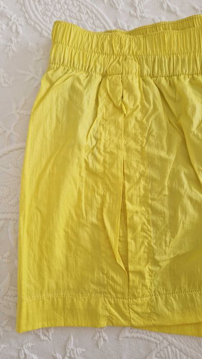Calções Gap Body Fit amarelos, tamanho S