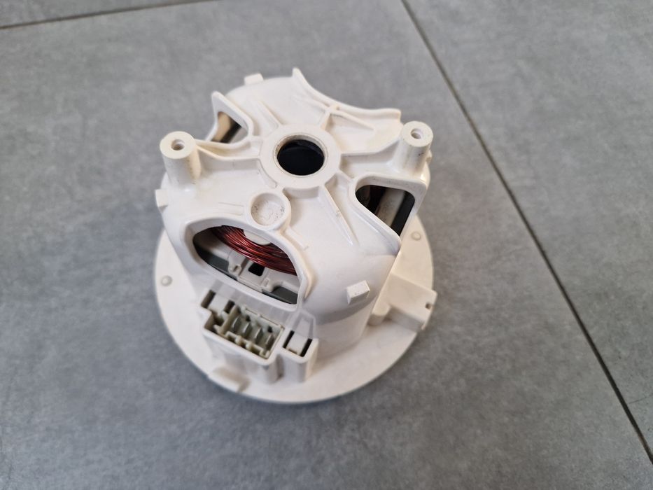 Silnik do odkurzacza Miele stojan MRG 410
