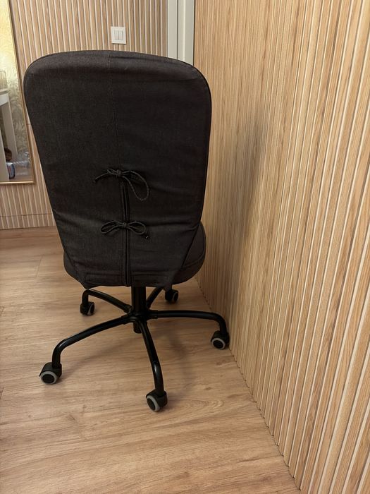 Cadeira IKEA com rodinhas
