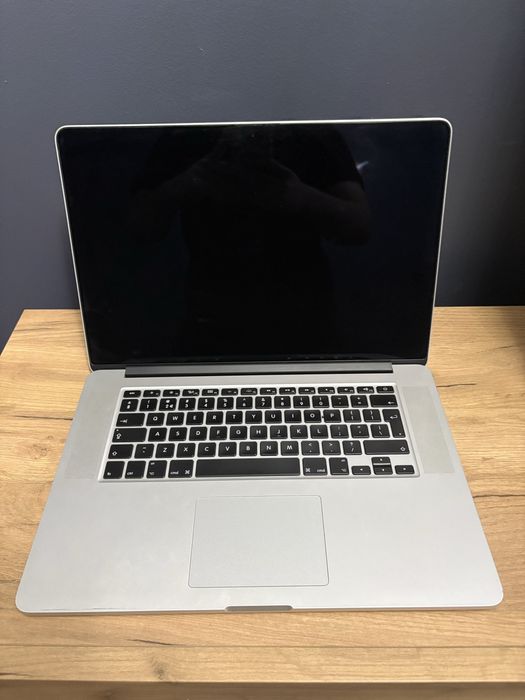 Sprzedam Macbook 15 PRO