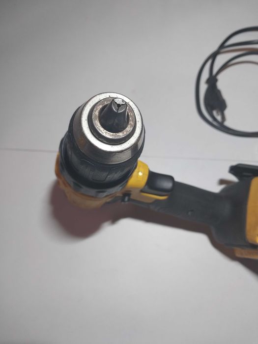 шуруповерт DeWALT DCD771-ks