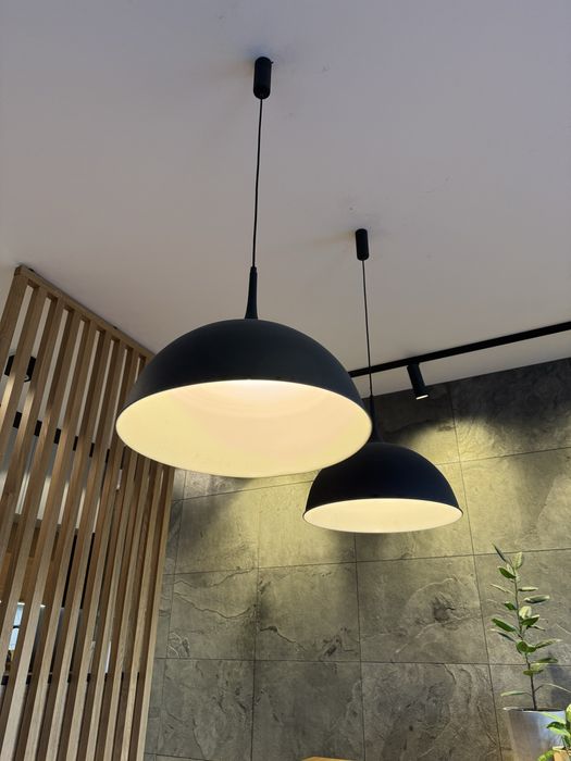 Czarne klasyczne lampy stołowe