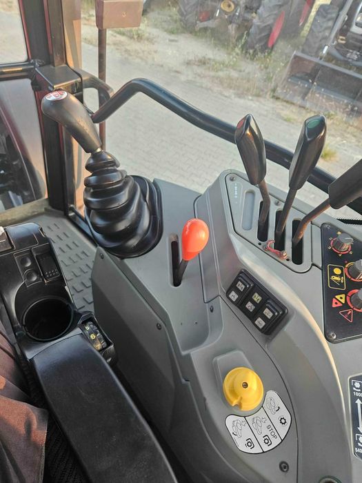 Ciągnik Massey Ferguson 8220