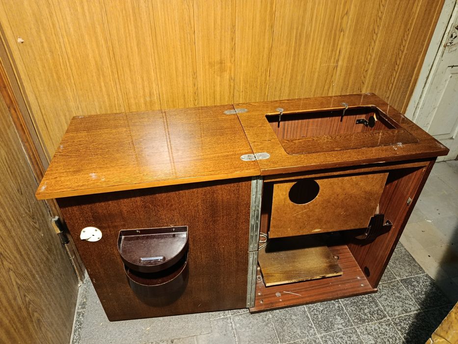 Стіл швейної машини.