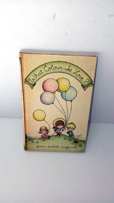 What Colour is Love? (Livro  antigo de 1966 em Inglês)