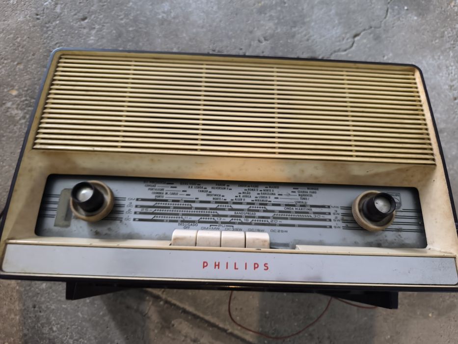 Rádio antigo Philips a válvulas – anos 60 – para restauro ou peças
