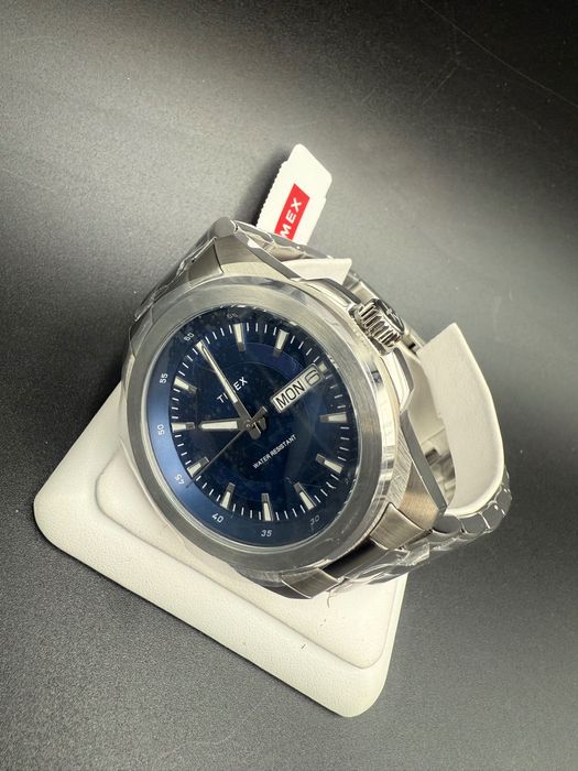 Zegarek Timex Essex Day TW2Y21100