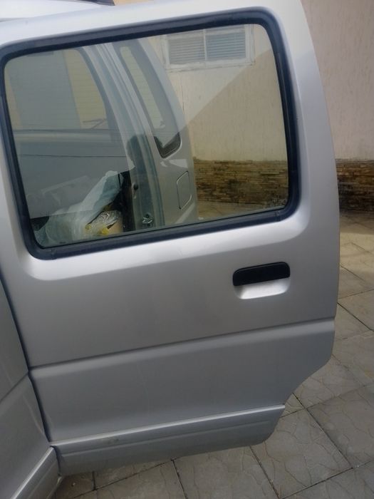 Двері автомобільні Сузукі вагон